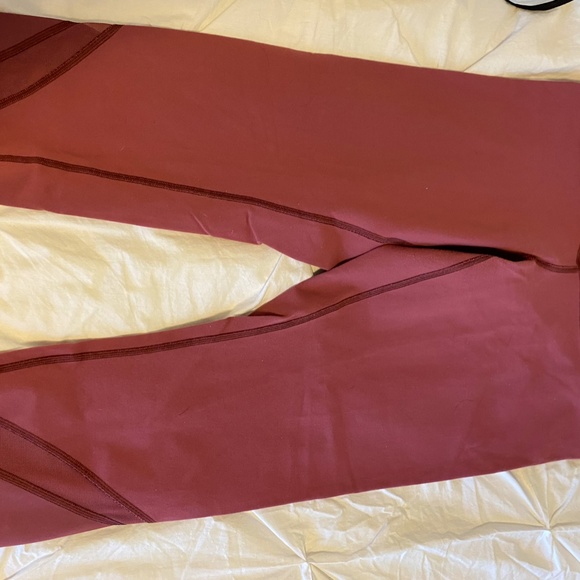 Lululemon dusty rose cropped leggings size 10 - Picture 2 of 3